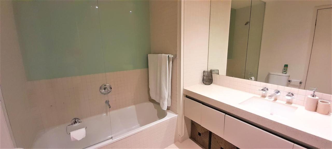 Beautiful Apartment 100Mts Near The Beach In Port Melbourne Esterno foto